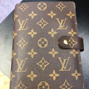 Louis Vuitton Medium Ring Agenda Cover